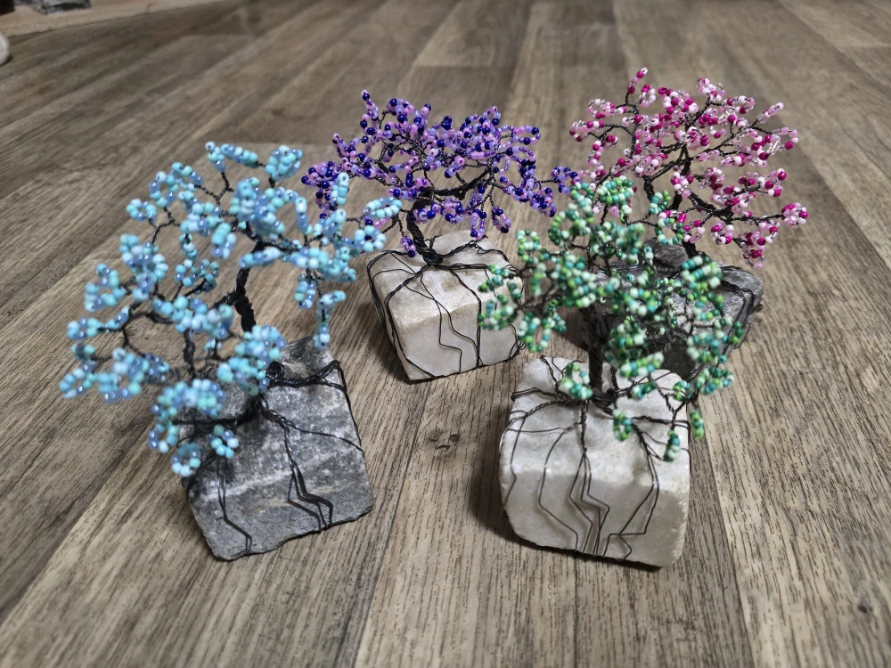 Stromek na kameni